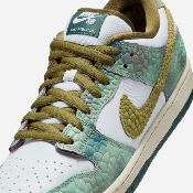 Nike Sb x Alexis Sablone - Dunk Low Pro "Chameleon" - Oil Green / Desert Moss - White