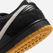 Nike SB - Dunk Low Premium Pro - Black / White-Black-Gum Light Brown